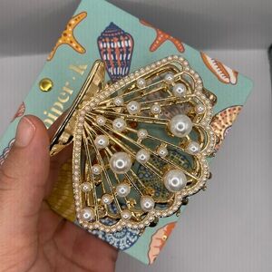 Piper K Gold Shell Hairclip with Pearl Detailing NWT